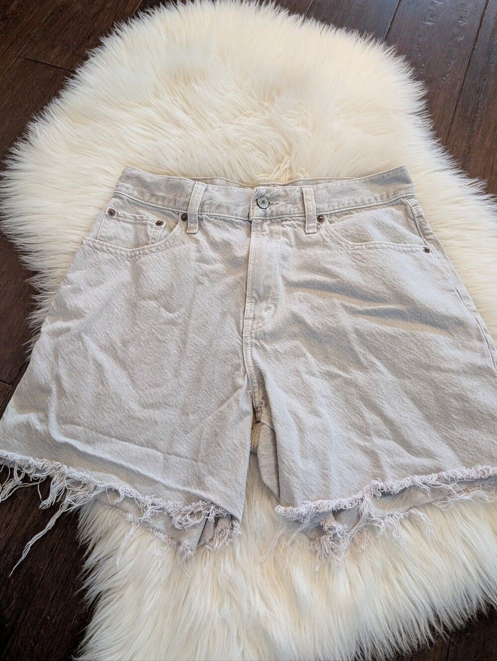 Abercrombie & FitchThe Loose Short High Rise Light Grey White Frayed Raw Hem 28
